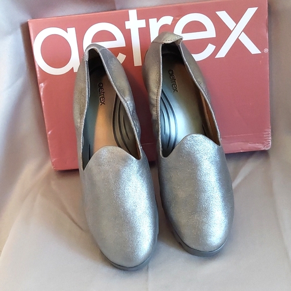 Aetrex Shoes, Size 8.5, Genuine Leather, Loafer Slip-on Silver, Arch Support NEW - Picture 7 of 11